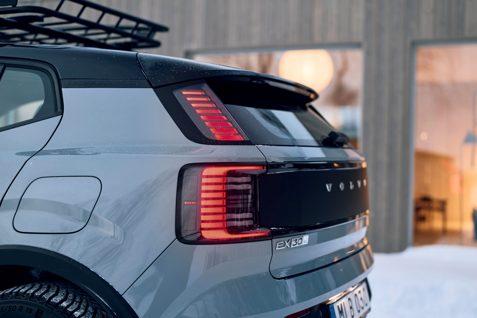 SMALL_339543_Volvo_EX30_Cross_Country_exterior
